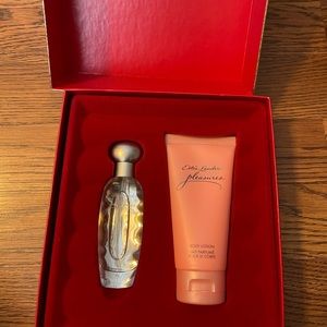 Estée Lauder gift set NWOT
